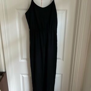 NWT women’s old navy black maxi dress in size small, side slits
